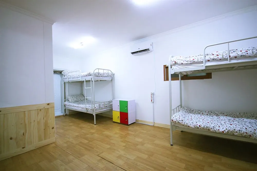فندق Itaewon Backpackers سيول 2*,